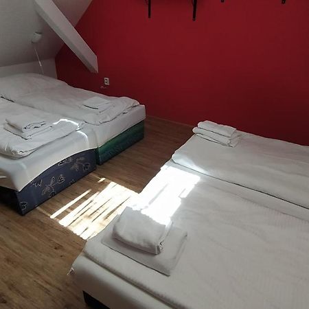 Hotel Hospodarsky Dvur Bohuslavice 텔치 외부 사진