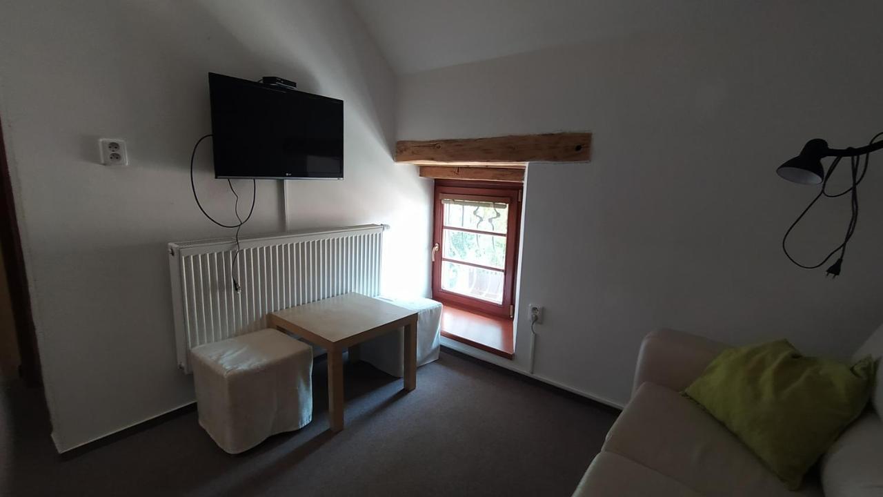 Hotel Hospodarsky Dvur Bohuslavice 텔치 외부 사진